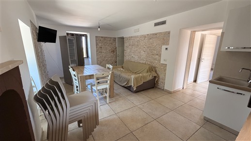 Villa Di 2 Vani, Veranda, Box. Ristrutturata, Ottimo Stato, Fotovoltaico